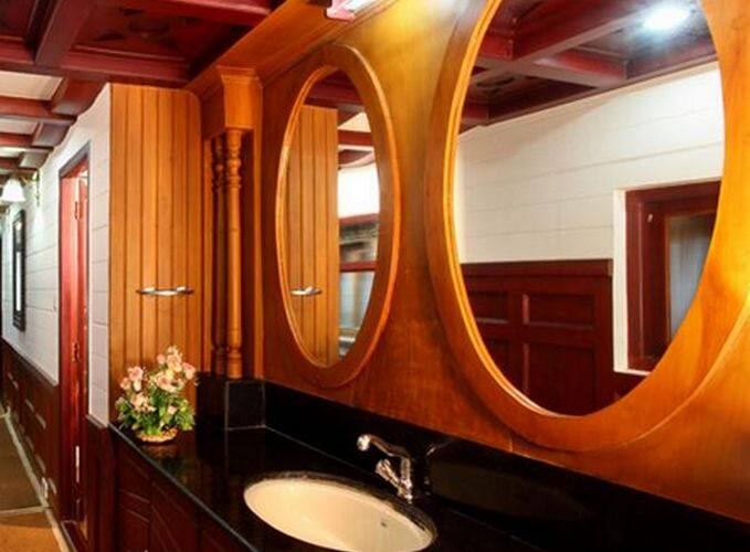 Puthussery One Bedroom Houseboat, Alleppey 5